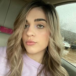 Meet your Posher, Caroline